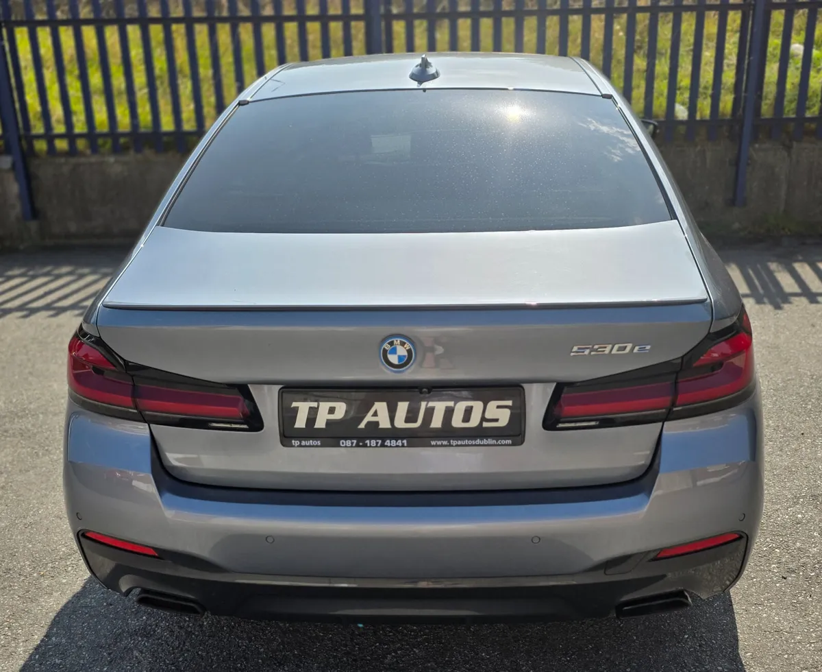 BMW 5-Series 2022 - Image 4