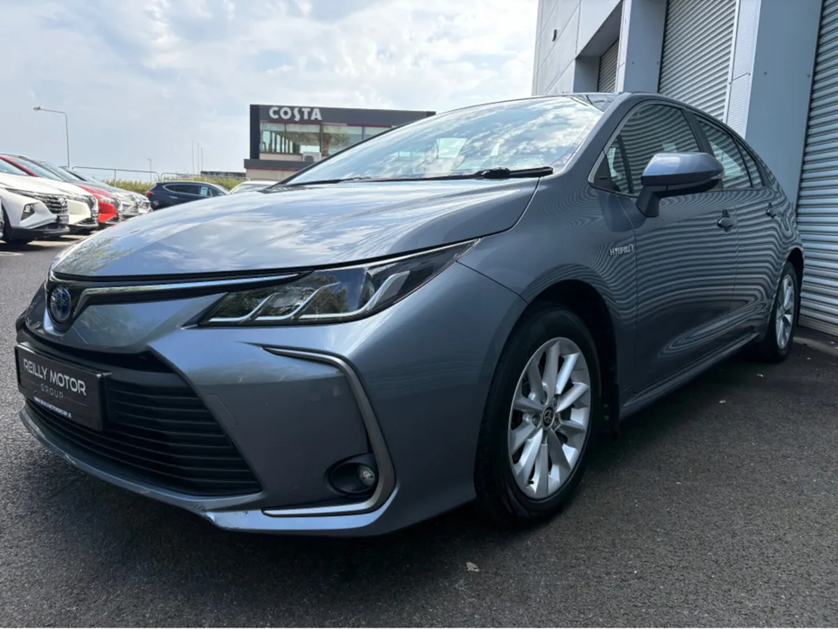 Toyota Corolla 1.8 PETROL HYRBID LUNA SALOON AUTO - Image 3