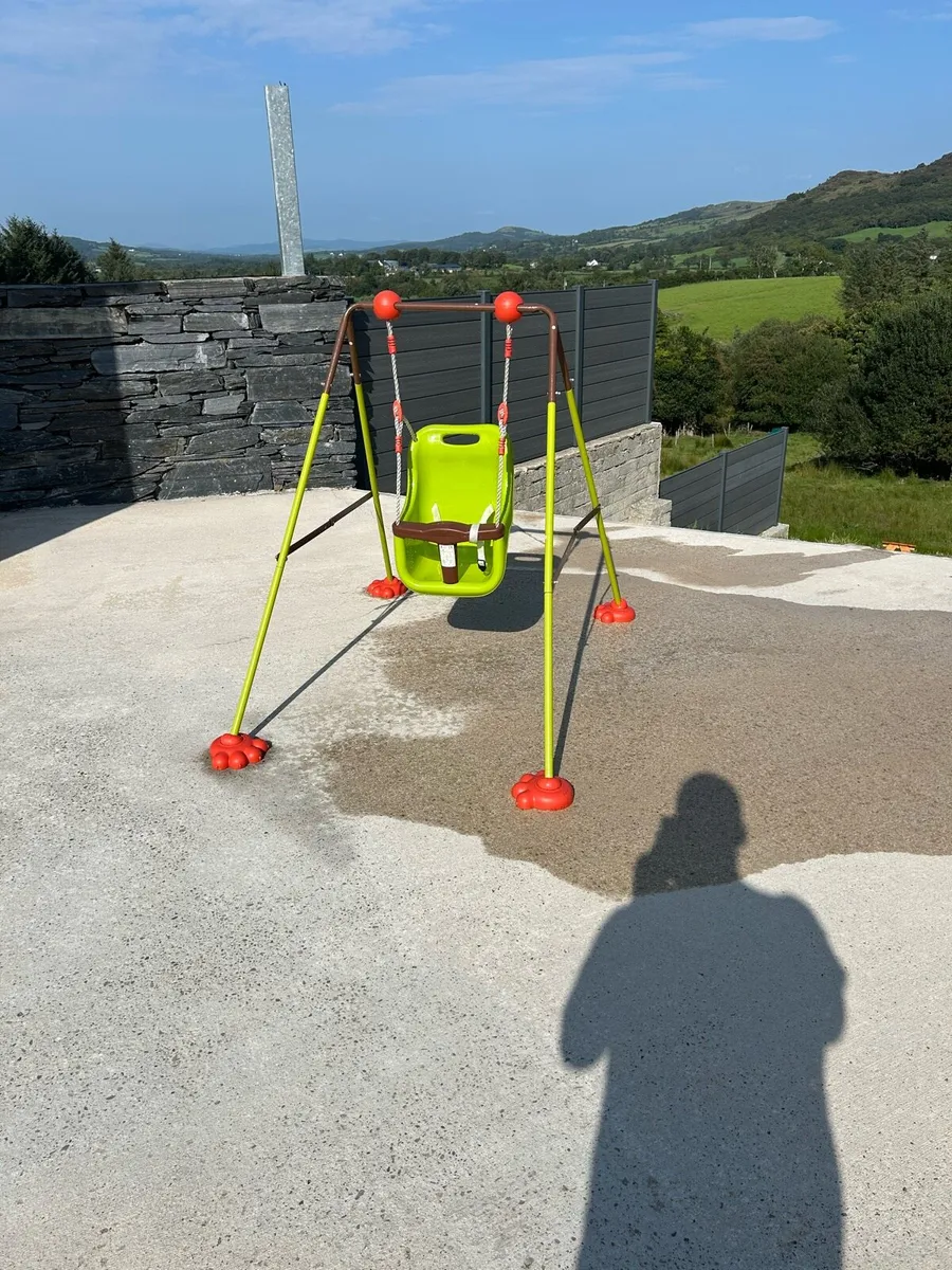 Baby swing - Image 1