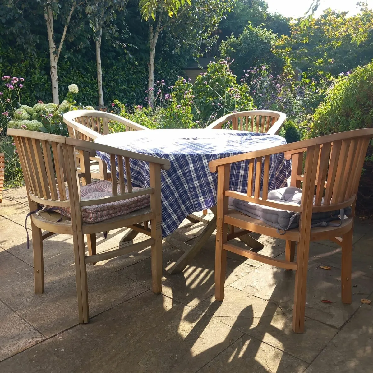 5 teak garden chairs - Image 1