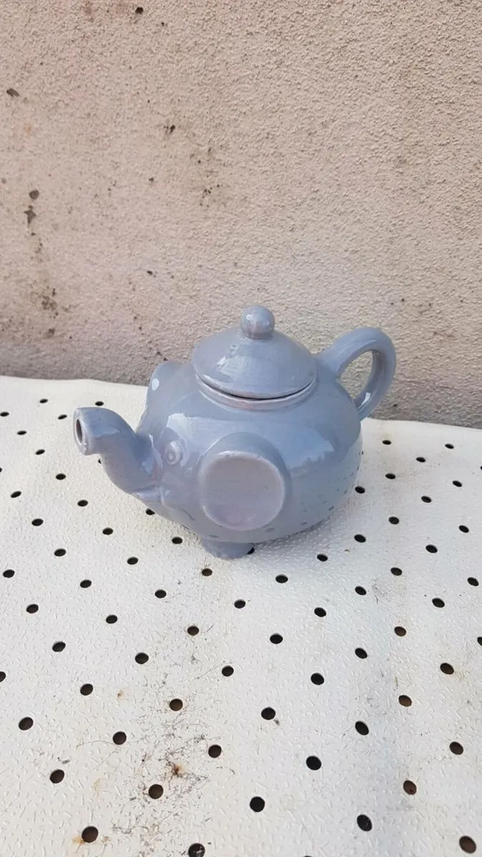 Elephant novelry tea pot - Image 1