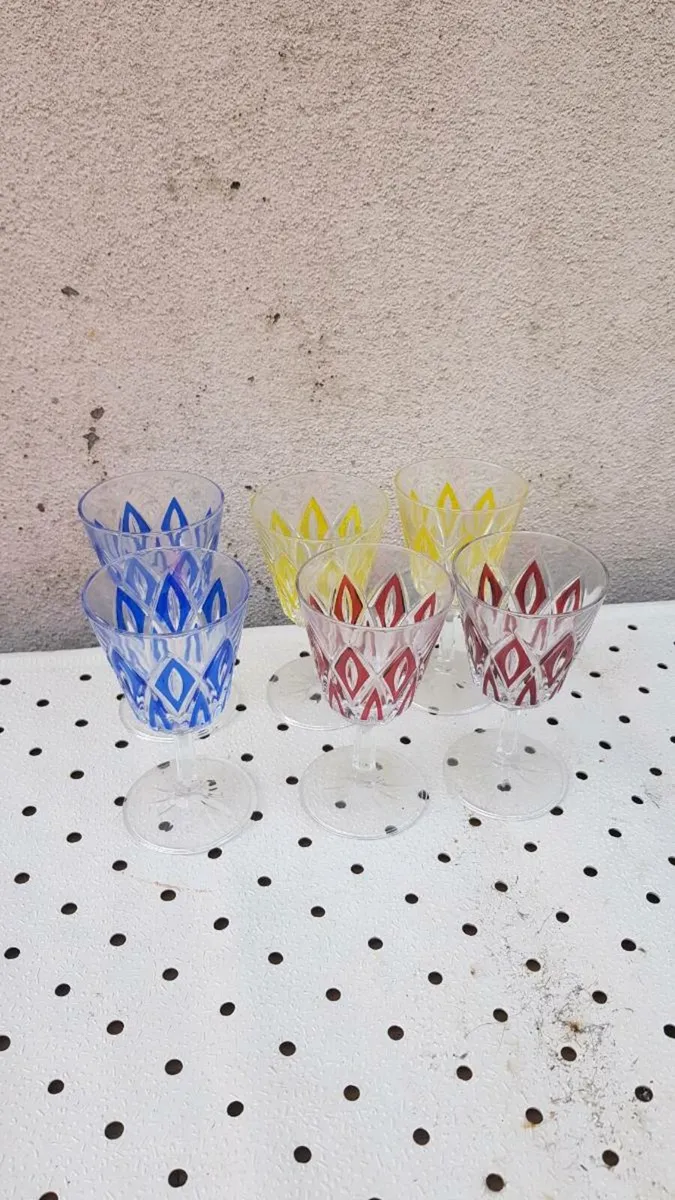 6 vintage small wine glasses postage possible