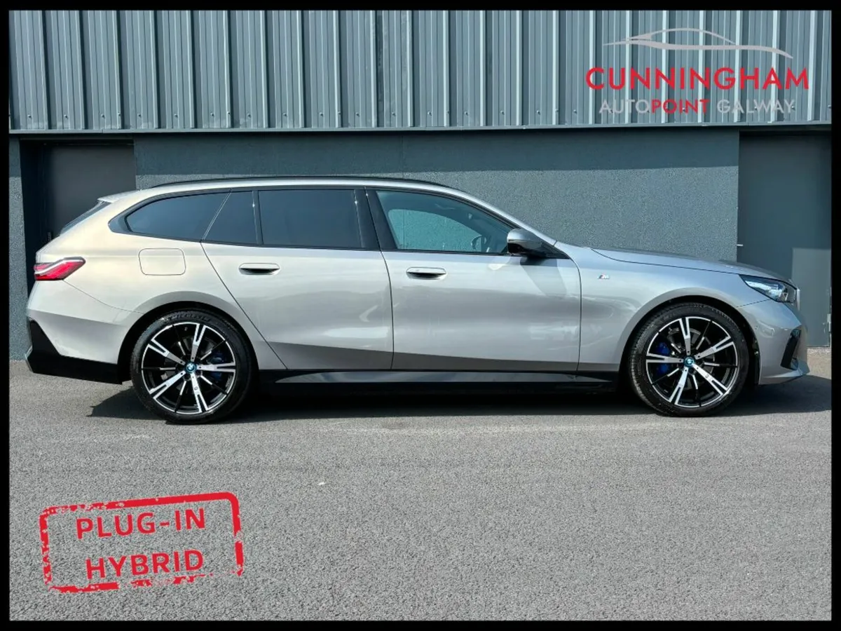 BMW 5-Series 530e M Sport Touring *Tech & Comfort - Image 2