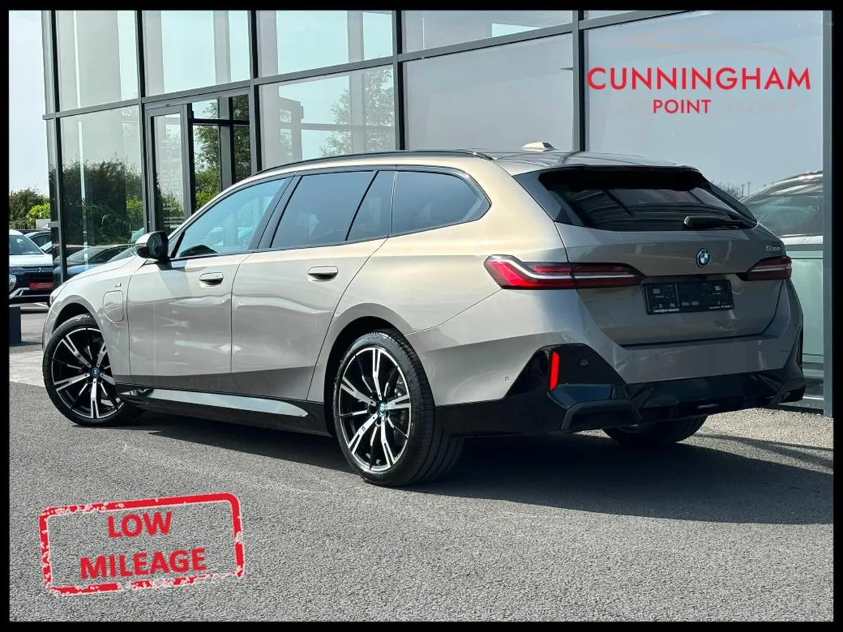 BMW 5-Series 530e M Sport Touring *Tech & Comfort - Image 4