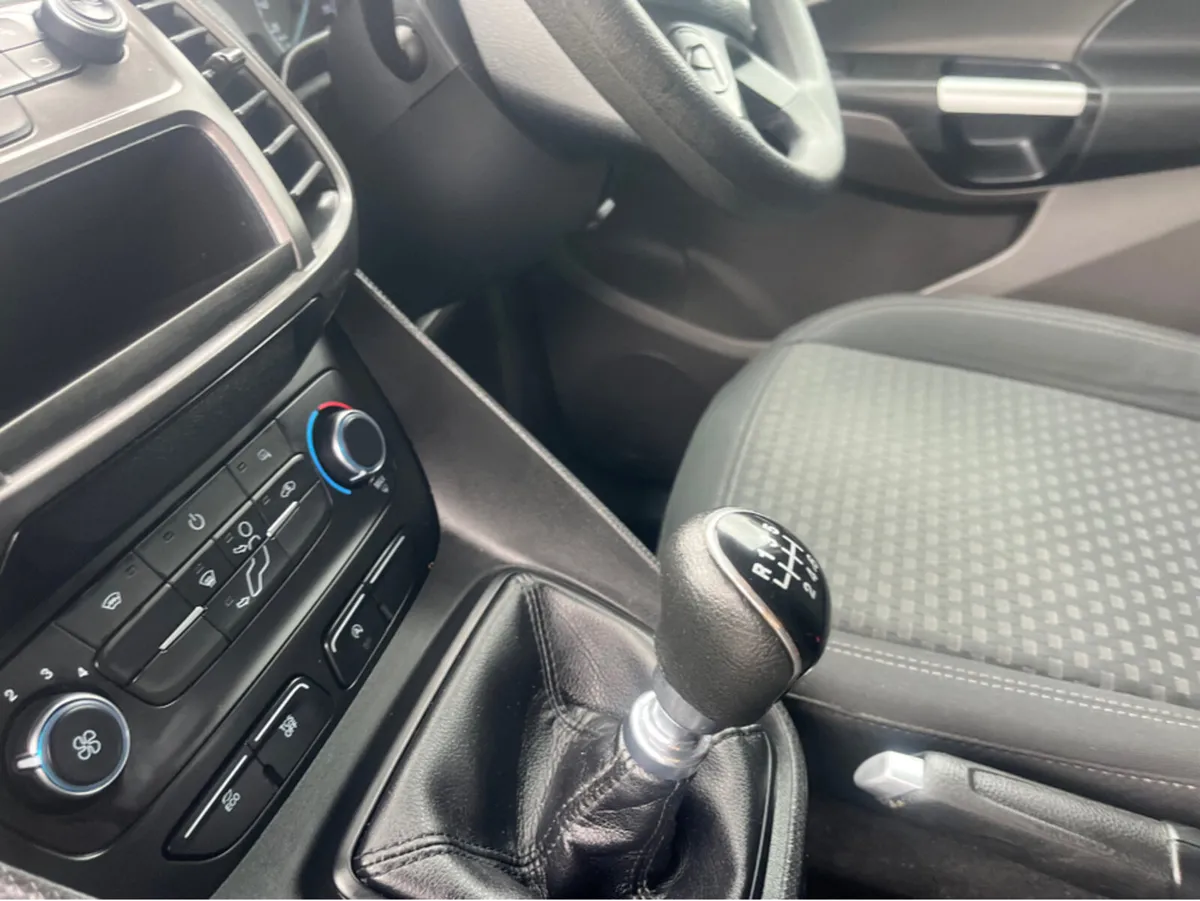 Ford Transit Connect 1.5 tdci 6 speed 3 seat trend - Image 2