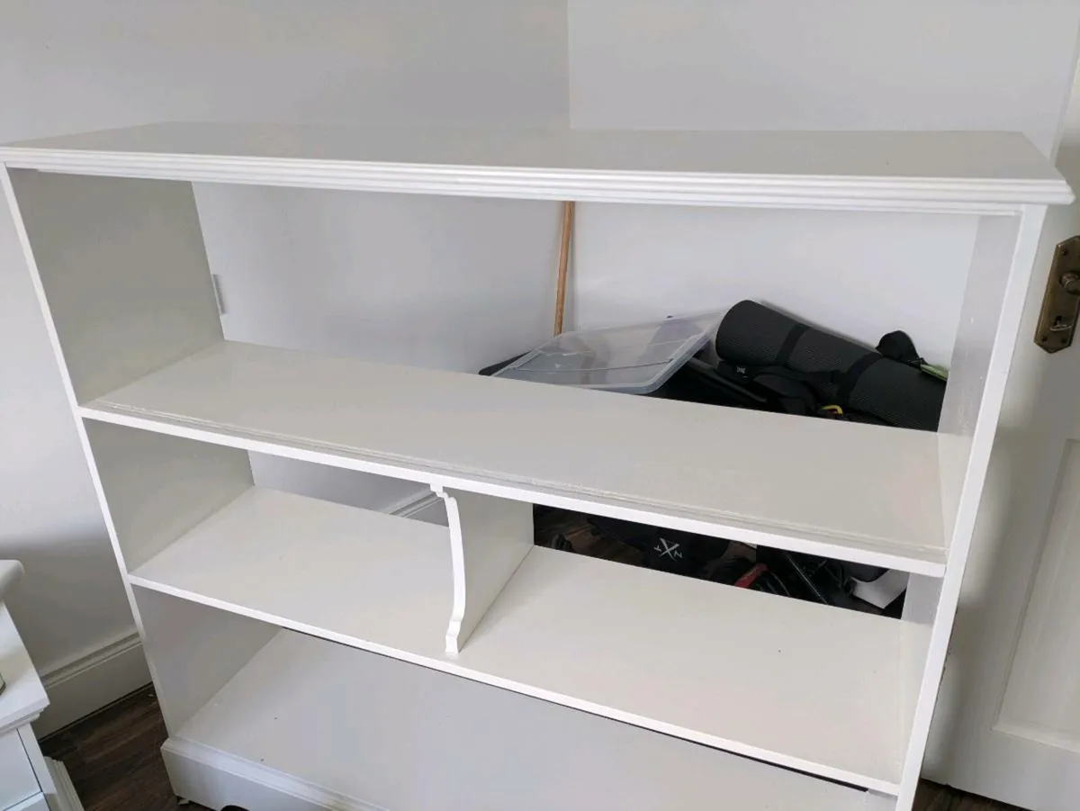 Free!! shelving unit - Image 1