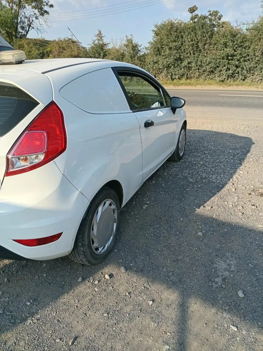 2017 ford fiesta - Image 3
