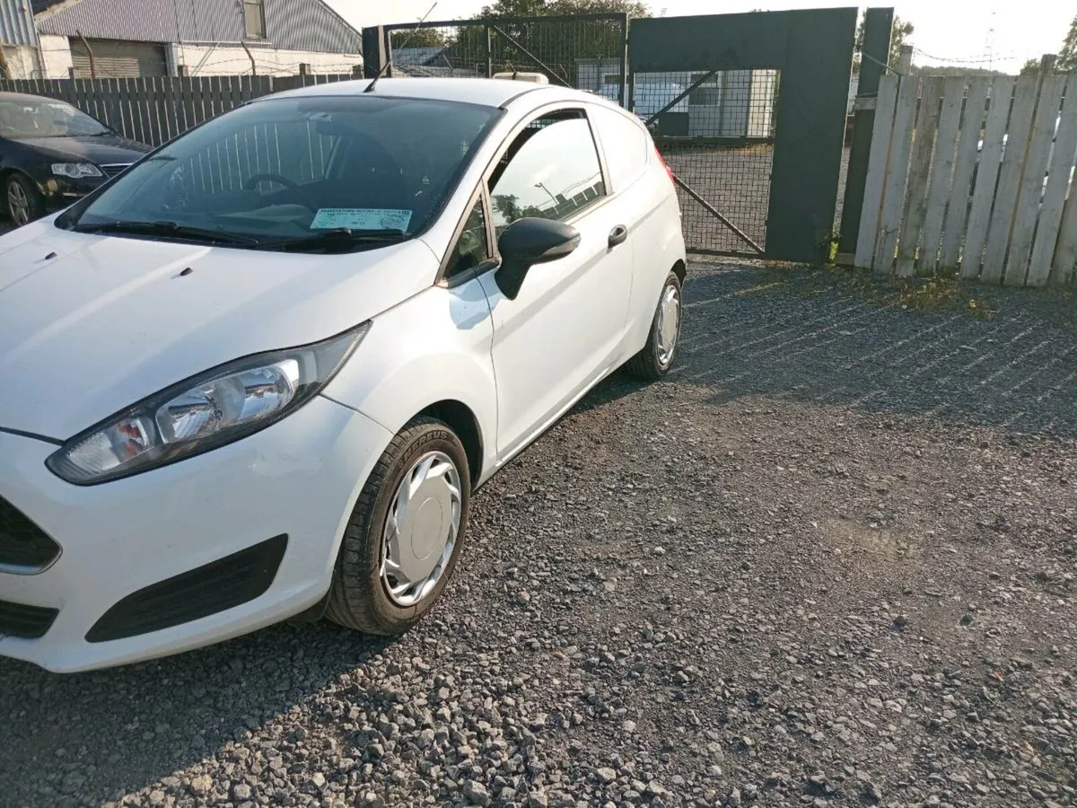 2017 ford fiesta - Image 4