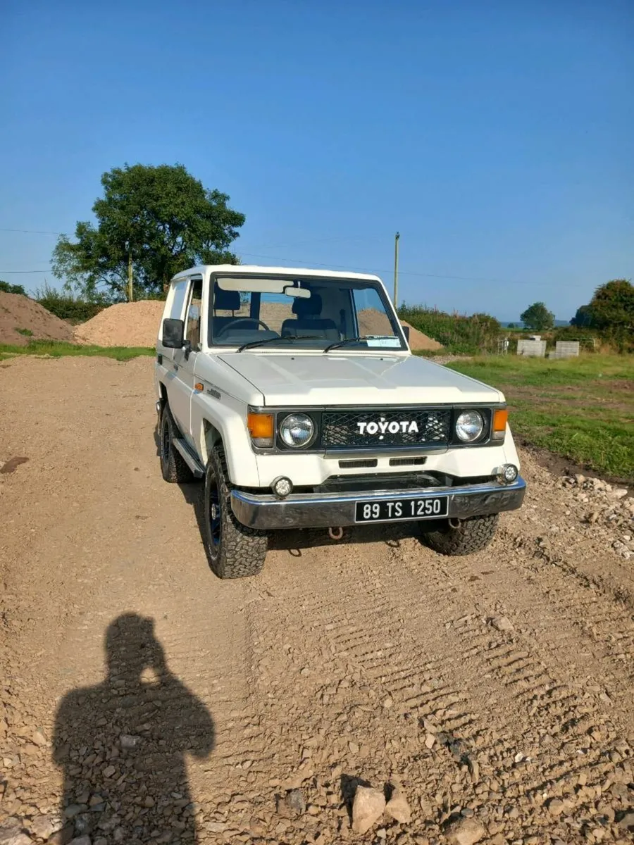 Toyota landcruiser lj70 1989 - Image 2