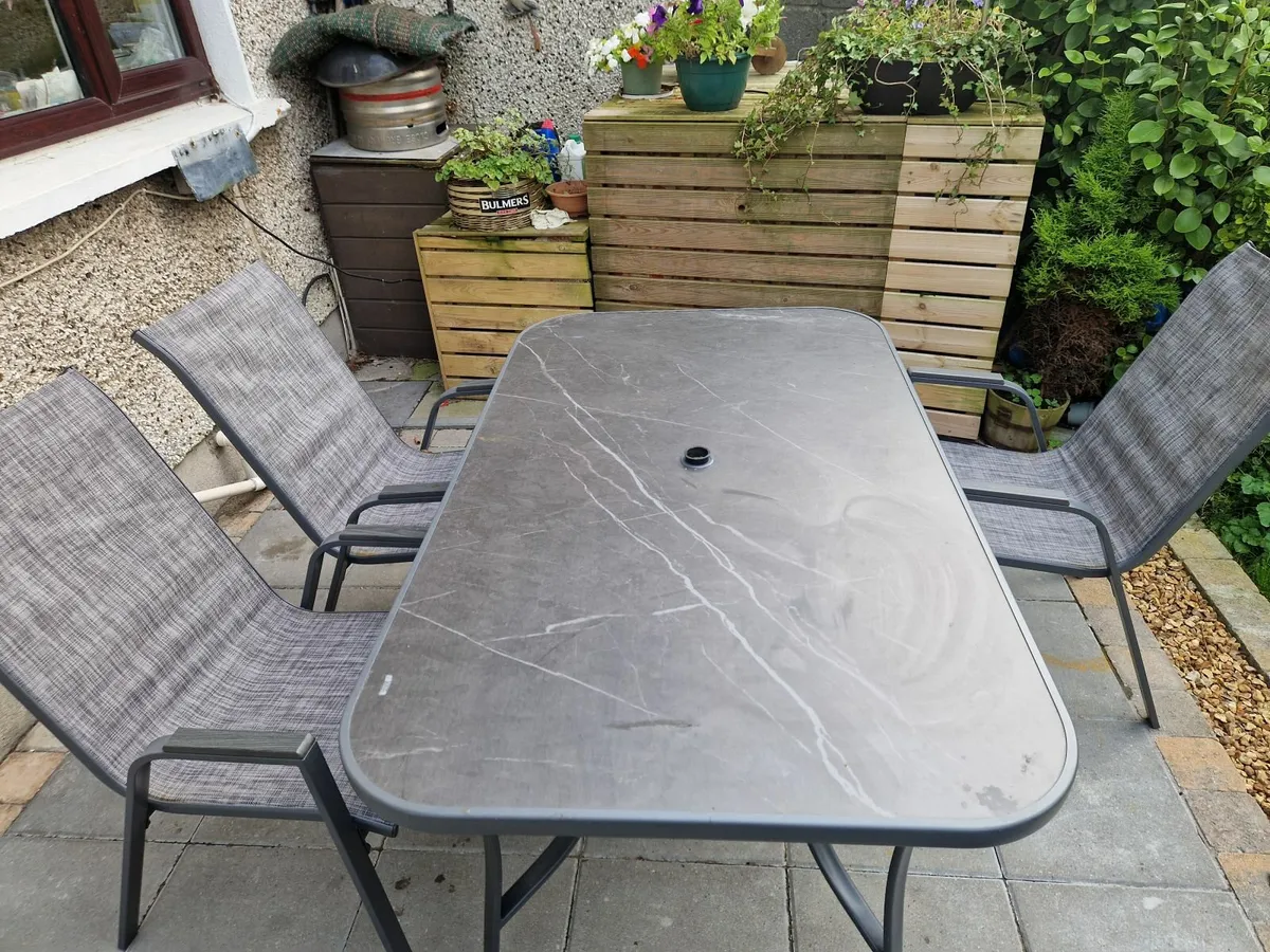 garden table and chrairs - Image 2
