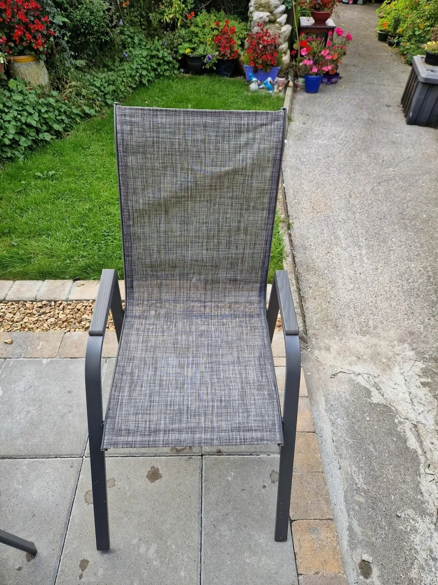 garden table and chrairs - Image 3