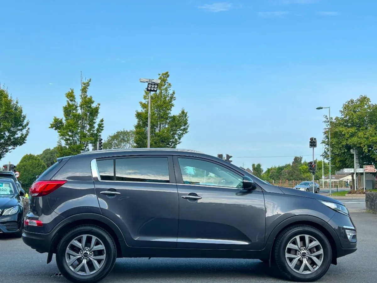 Kia Sportage 1.7 D Platinum SE  huge Spec - Image 4