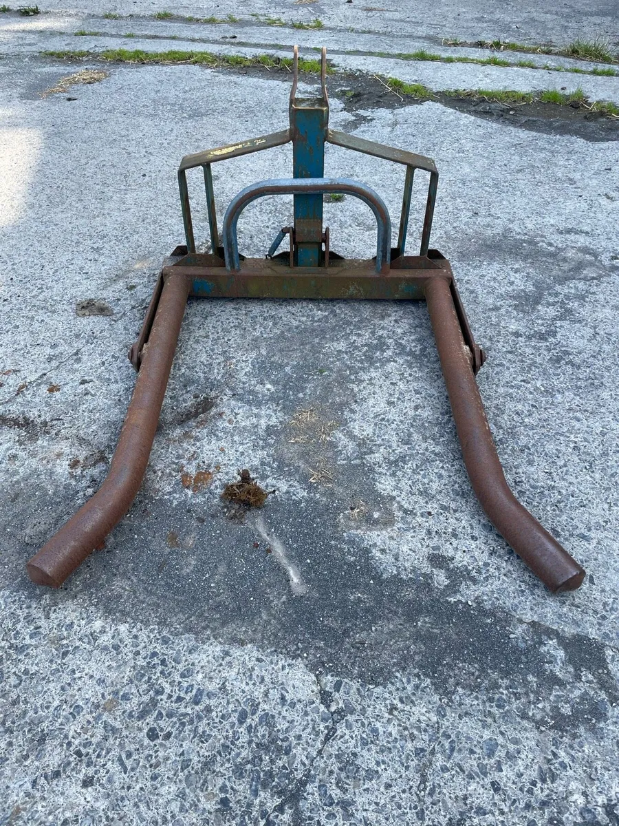 Bale carrier - Image 1