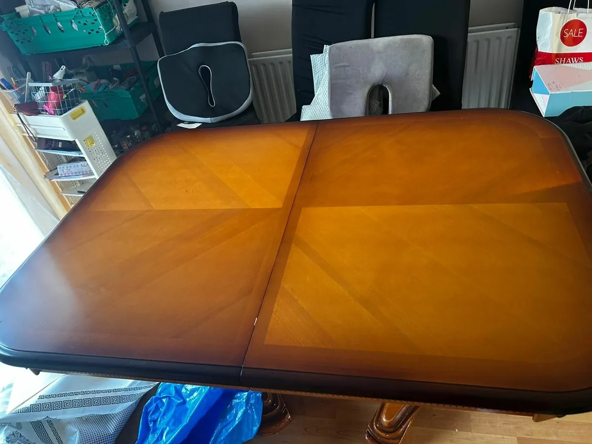 Dining table - Image 1