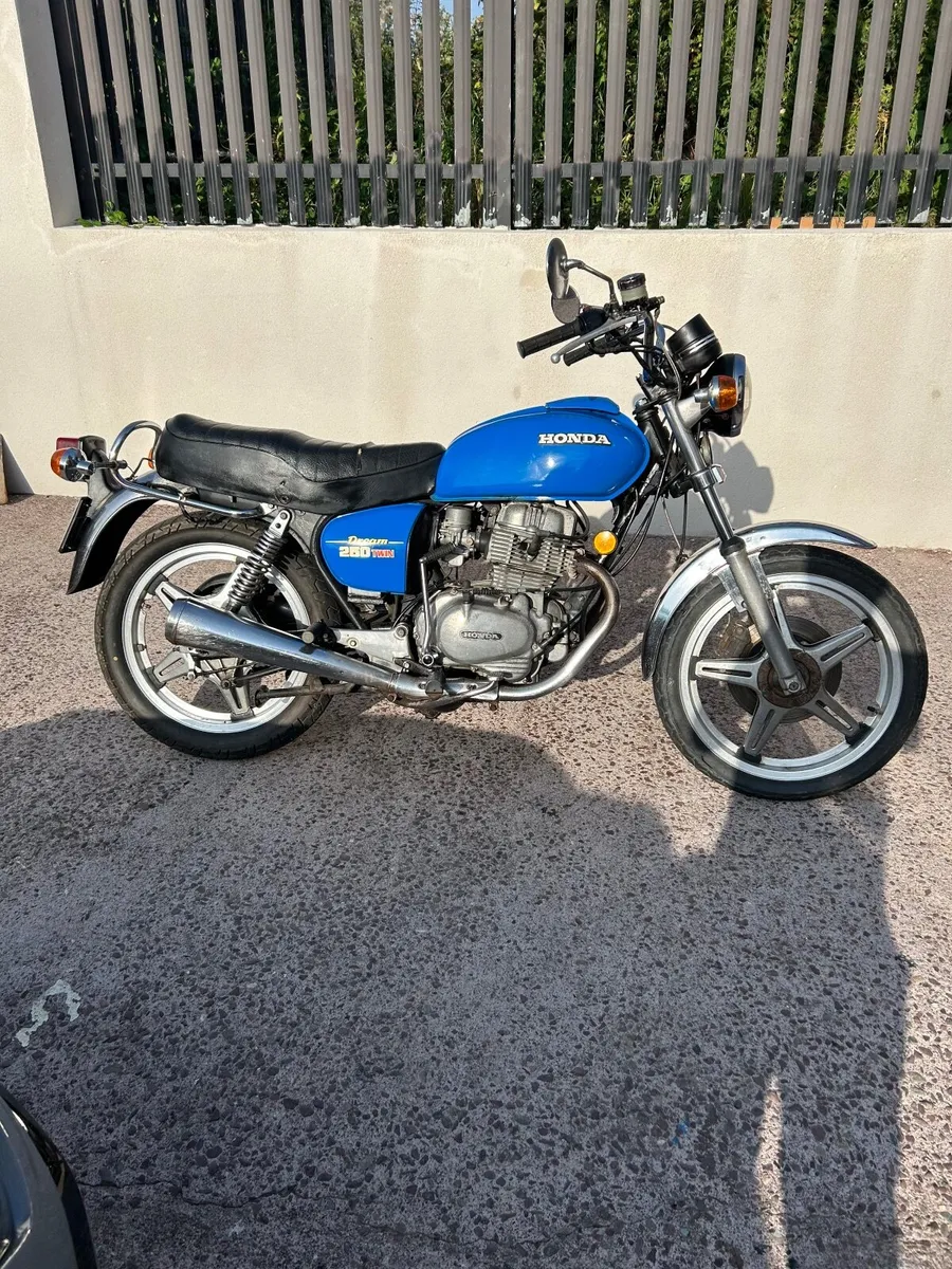 Vintage 1978 honda 250 twin - Image 1