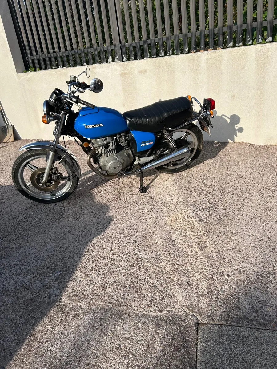 Vintage 1978 honda 250 twin - Image 2