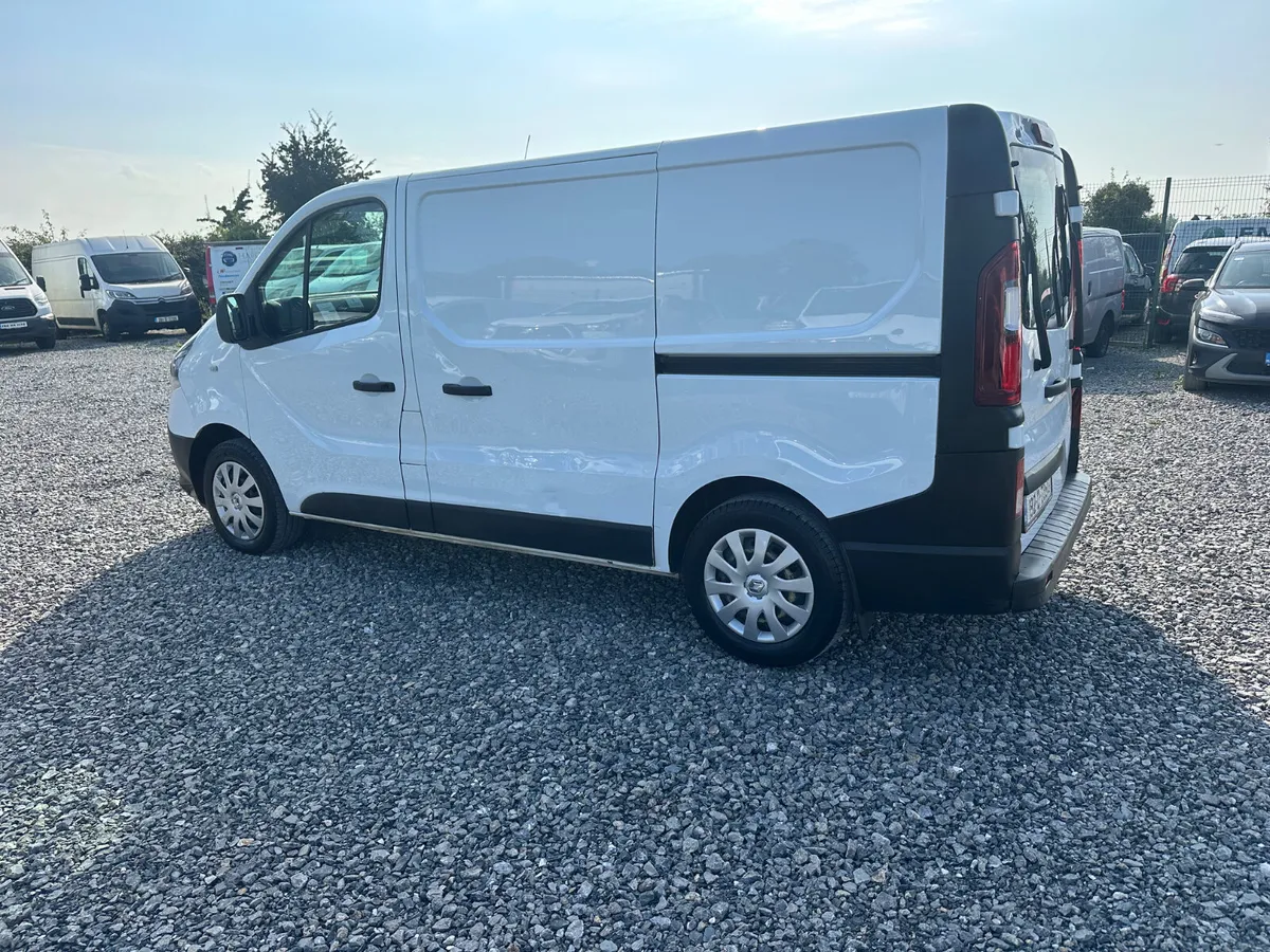 Renault Trafic 2019  SWB Only 54 KMS - Image 4