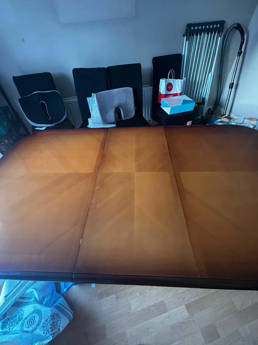 Dining table - Image 4