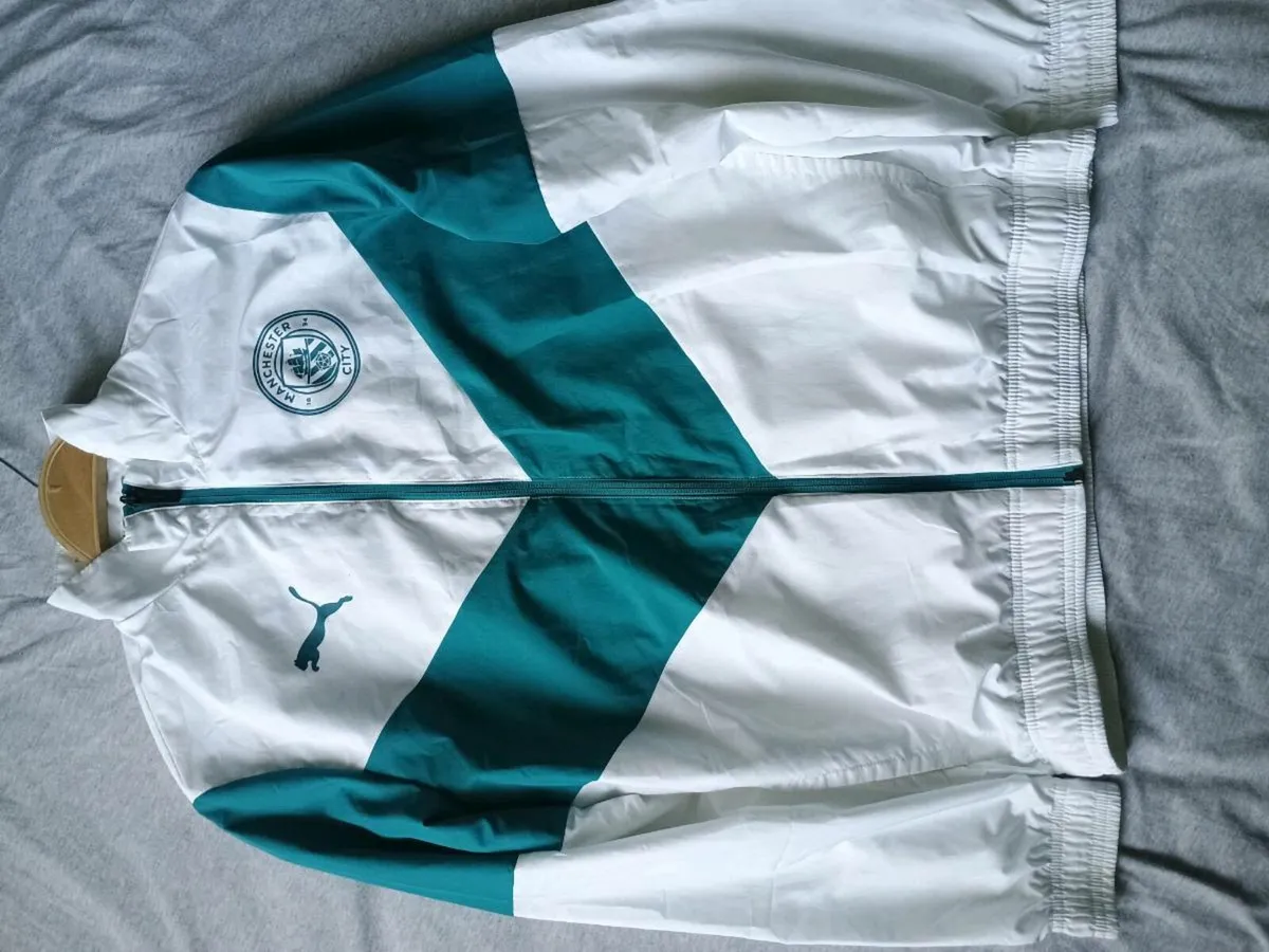 Man city pre match Tracktop - Image 1