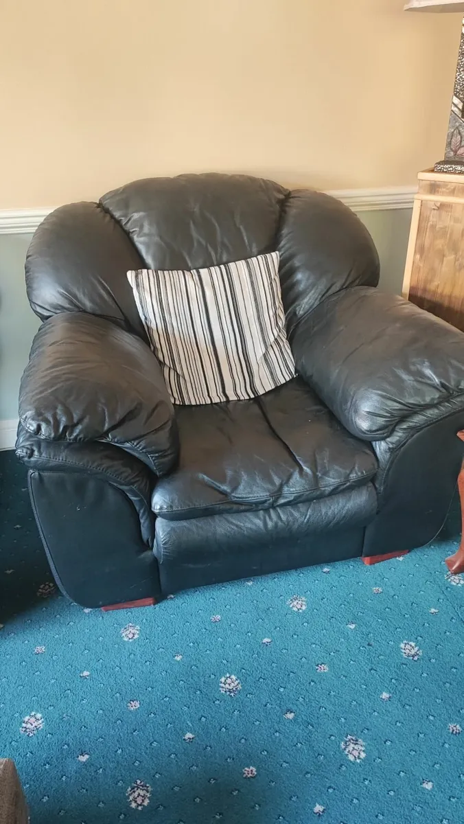 Leather Couch Set. Sofa and armchairs - Image 1