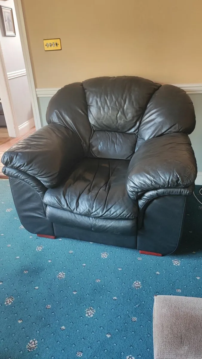 Leather Couch Set. Sofa and armchairs - Image 3