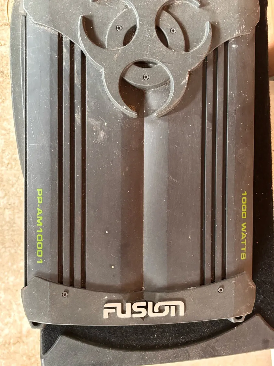 1000w Fusion subwoofer and Amp. - Image 2