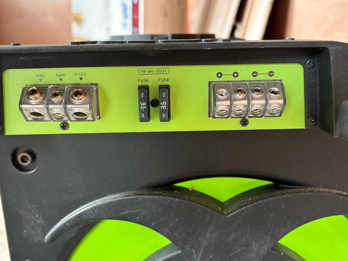 1000w Fusion subwoofer and Amp. - Image 4
