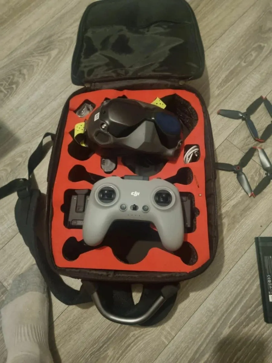 DJI FPV Flymore Combo with Three Batteries - Image 3