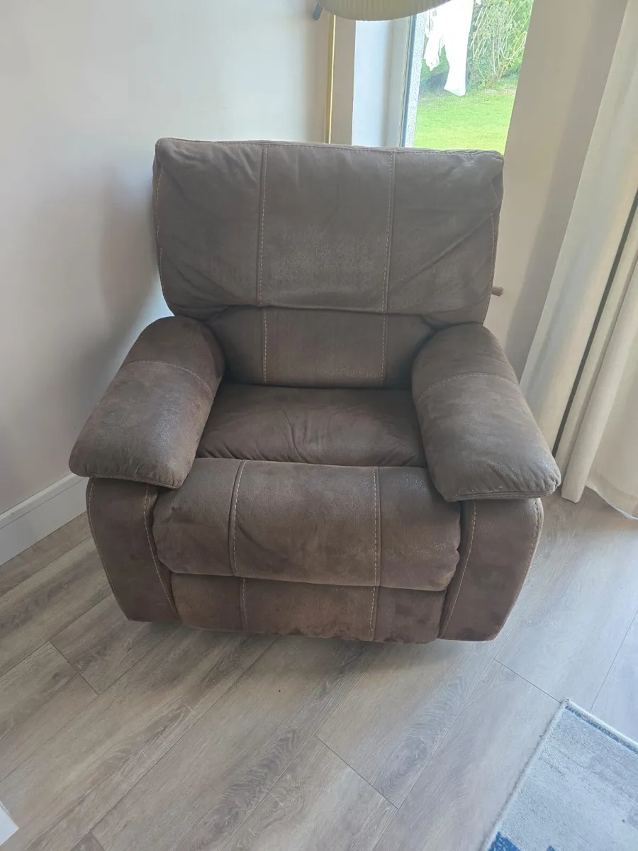 3 seater and 1 seater brown leather recliners - Image 2