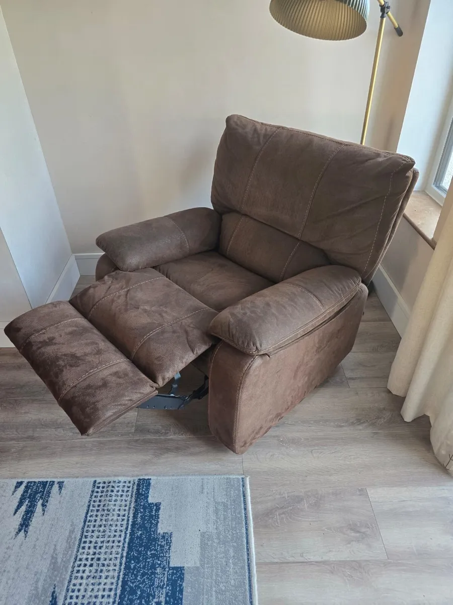 3 seater and 1 seater brown leather recliners - Image 4