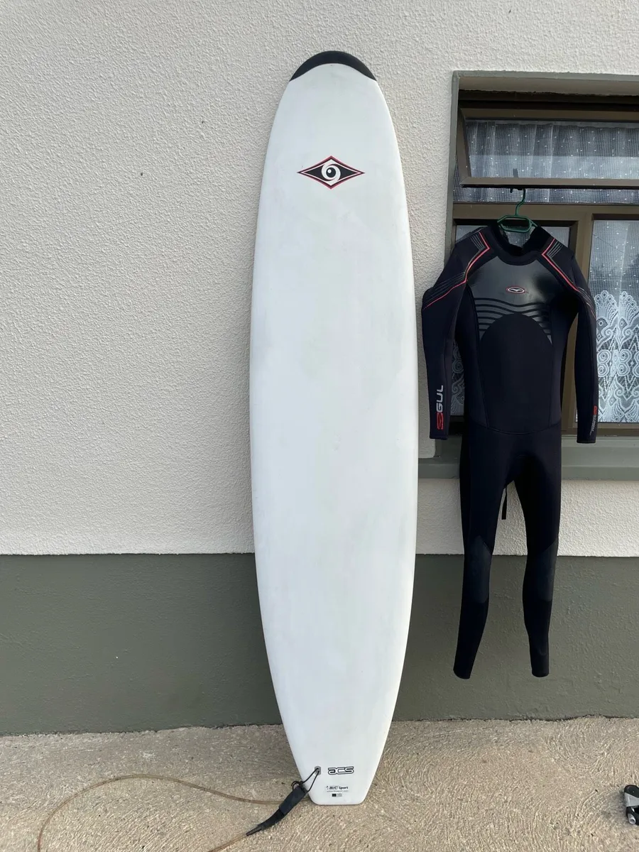 Surf board and Surf / Wetsuit - Image 1