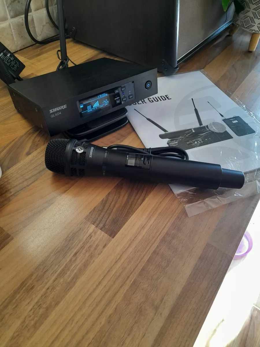 Shure wireless microphone - Image 1