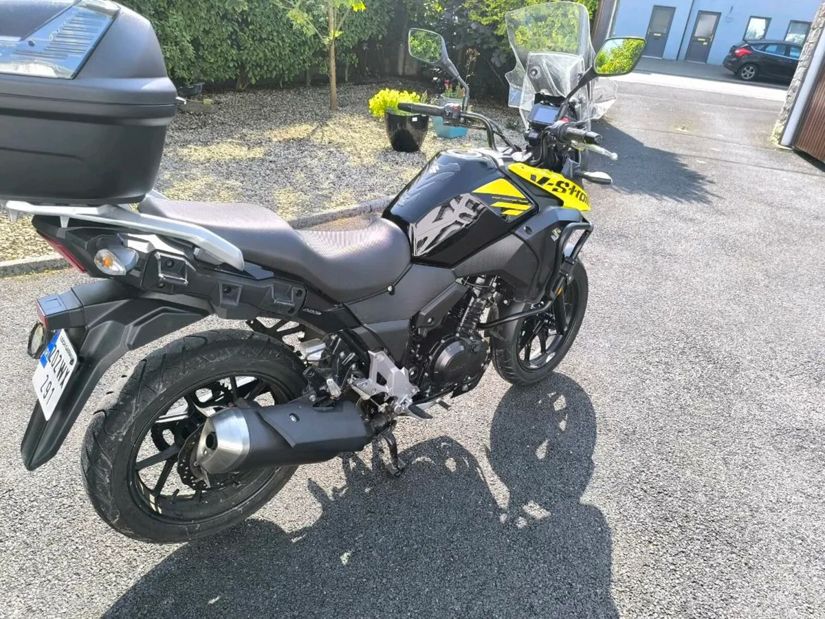 Motorcycle Suzuki v-storm. - Image 2