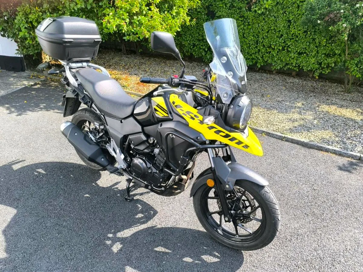 Motorcycle Suzuki v-storm. - Image 1