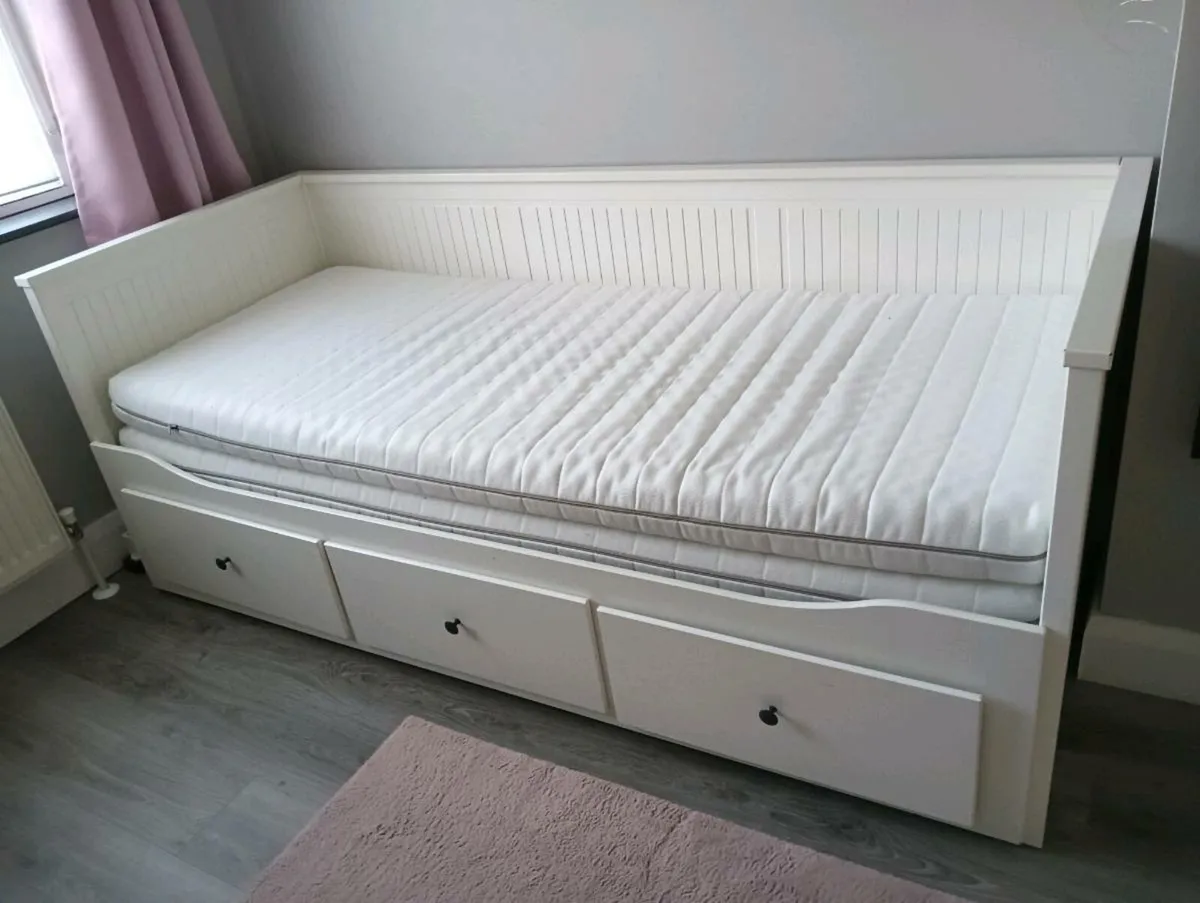 Day-Bed - Image 1