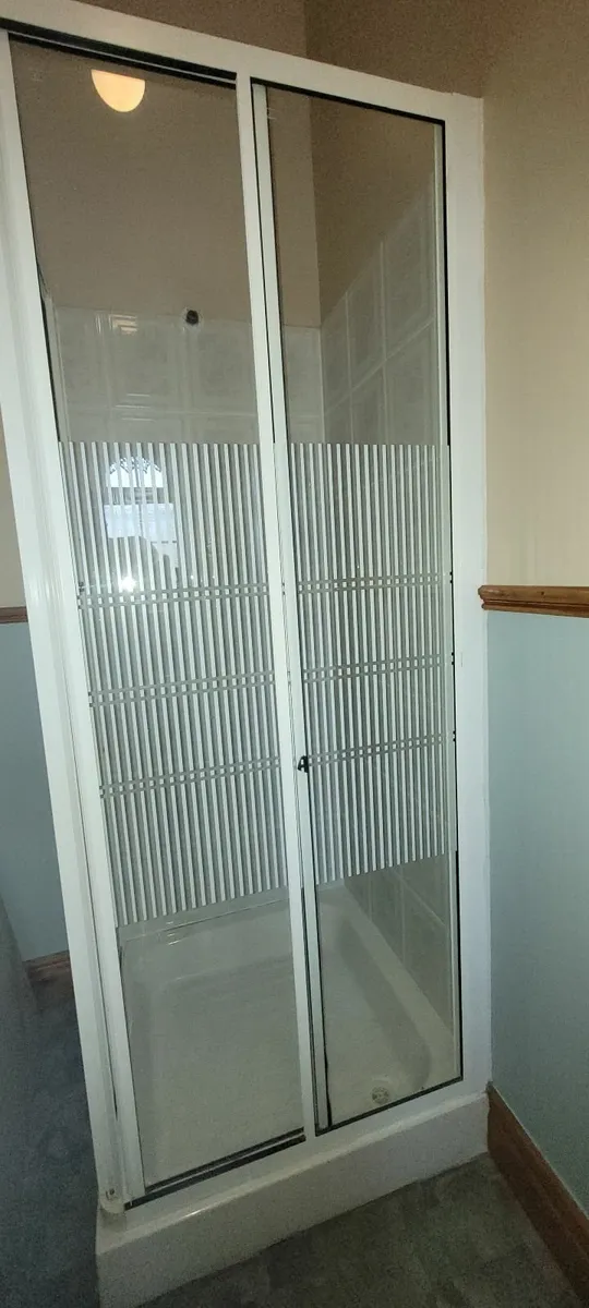 Shower tray & Doors - Image 2
