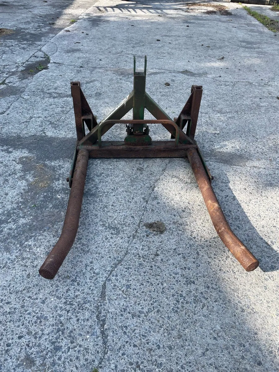 Bale carrier - Image 1