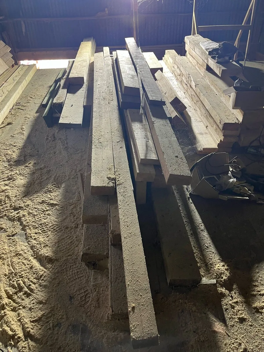 Selection of timber planks - Image 1
