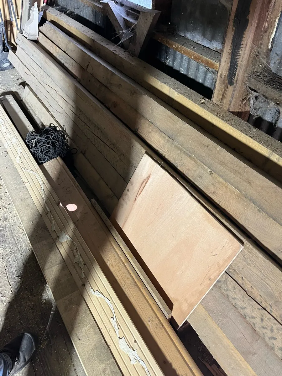 Selection of timber planks - Image 3