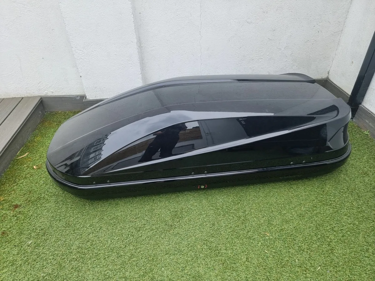 Roof box - Image 1