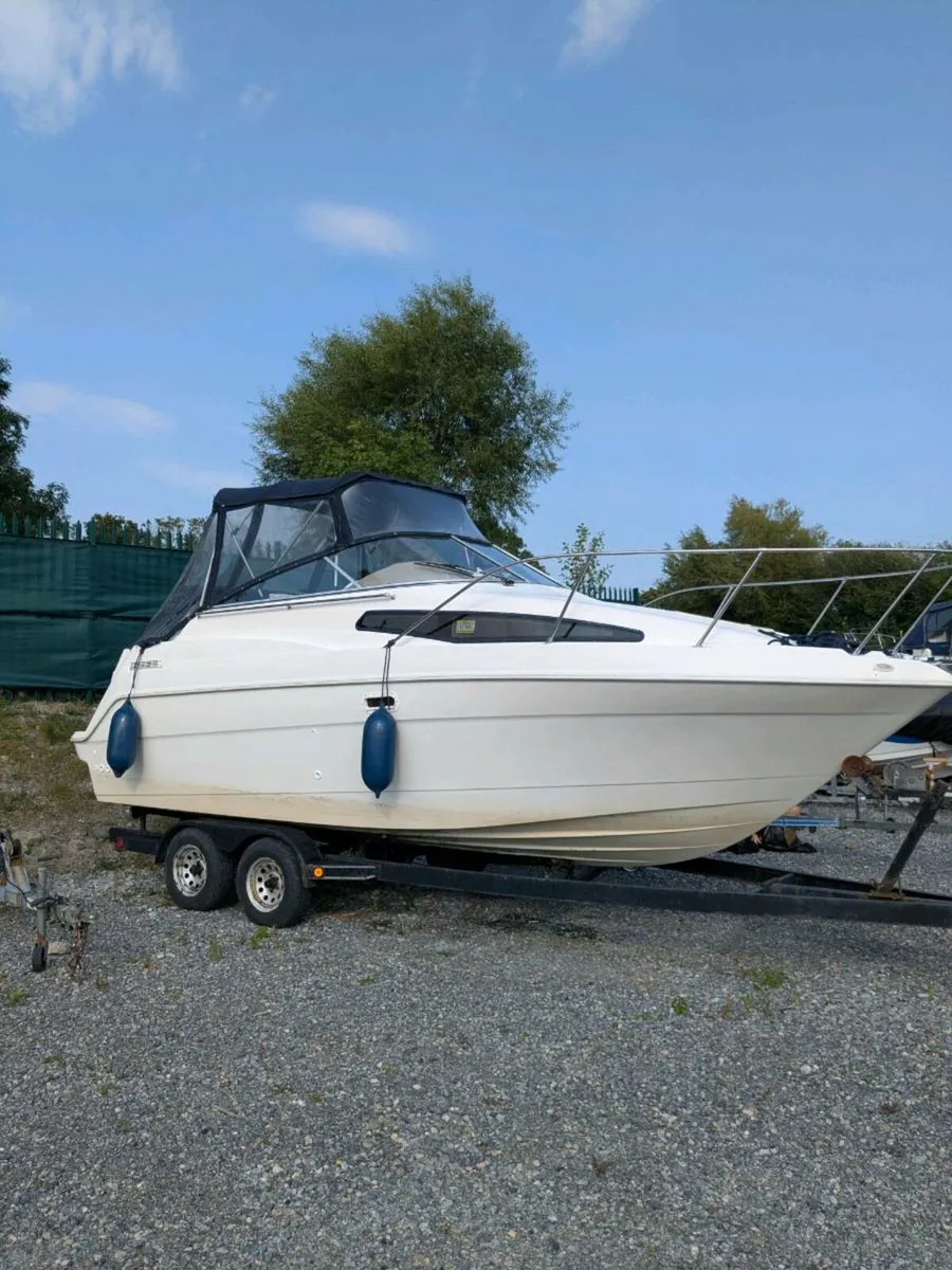Bayliner 2355 - Image 2
