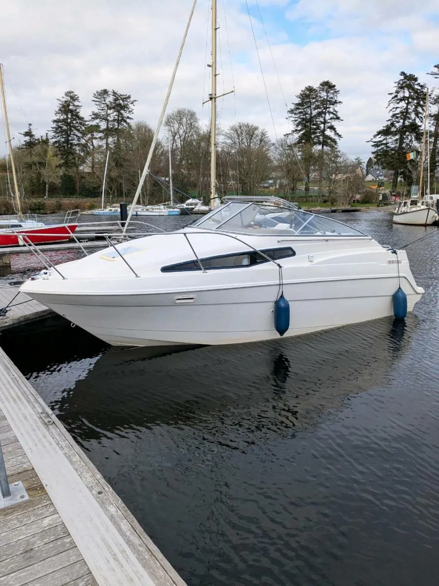 Bayliner 2355 - Image 1