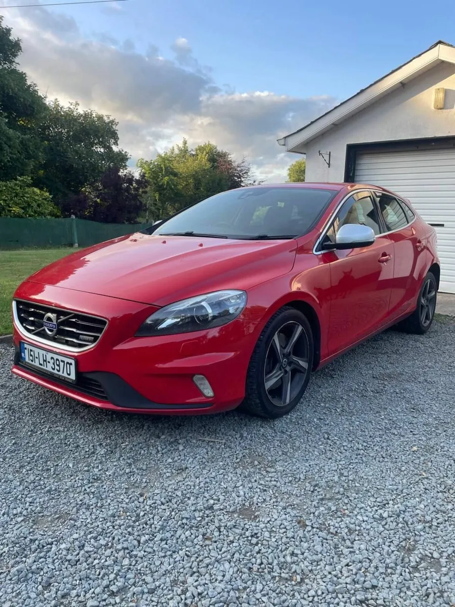 €5600 Volvo V40 R-Design NCT & TAX - Image 1