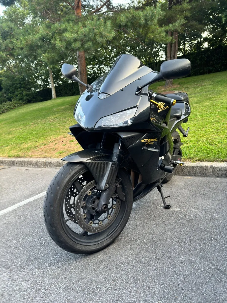 Honda CBR 600 RR Racing - Image 1