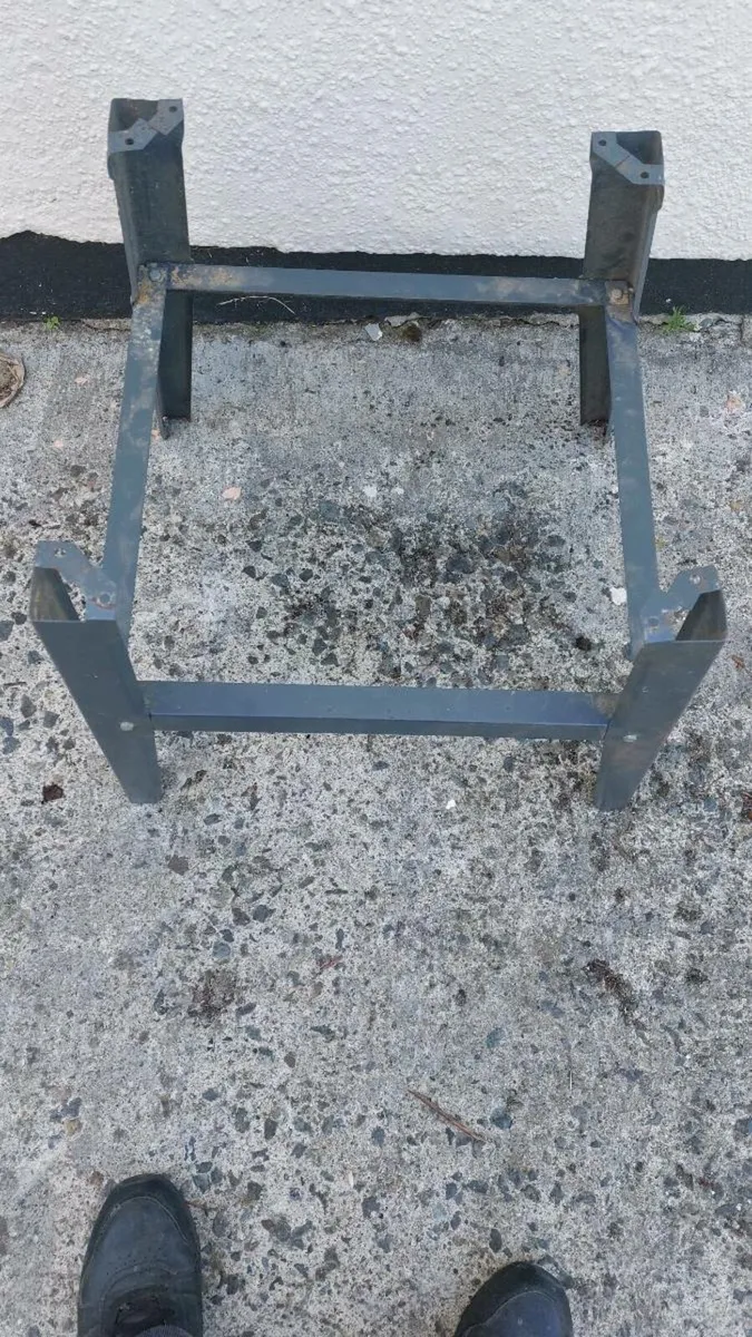 Table saw stand