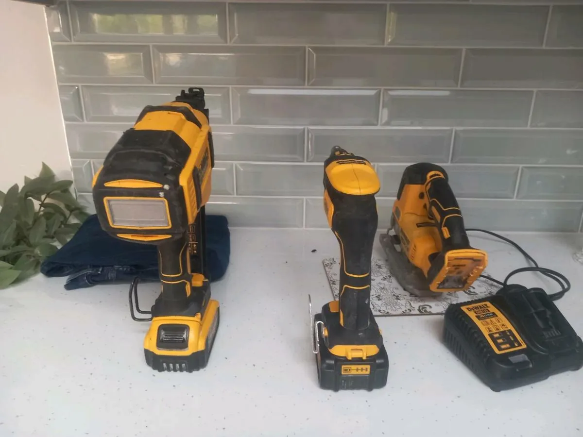 Dewalt nail gun cordless - Image 3