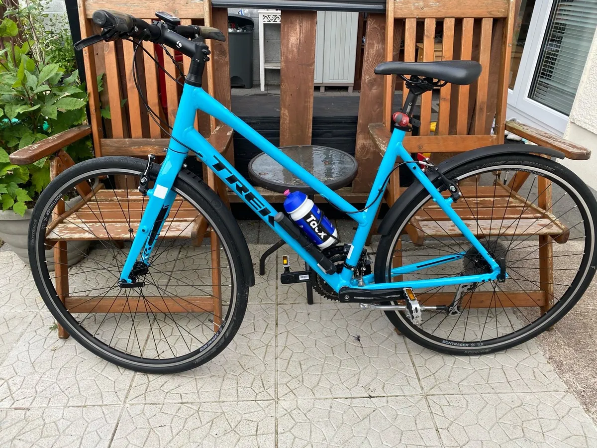 As New Trek FX3 27 speed 700x32 inch wheels - Image 3