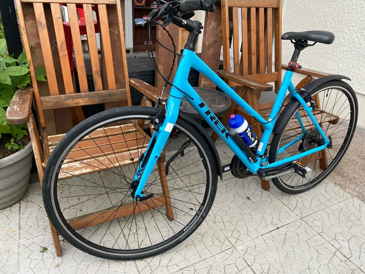 As New Trek FX3 27 speed 700x32 inch wheels - Image 4