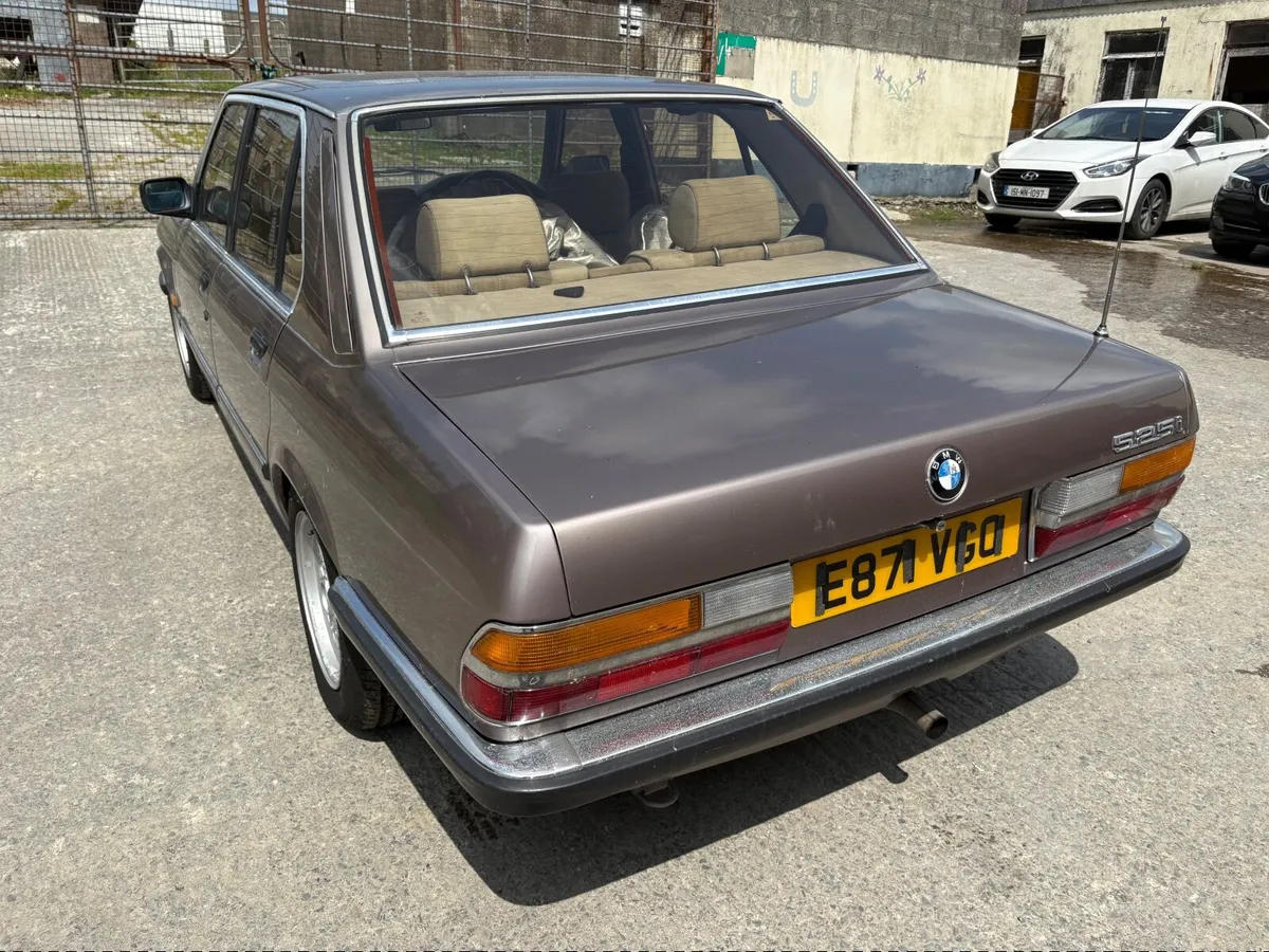 BMW e28 525i Manual - Image 2