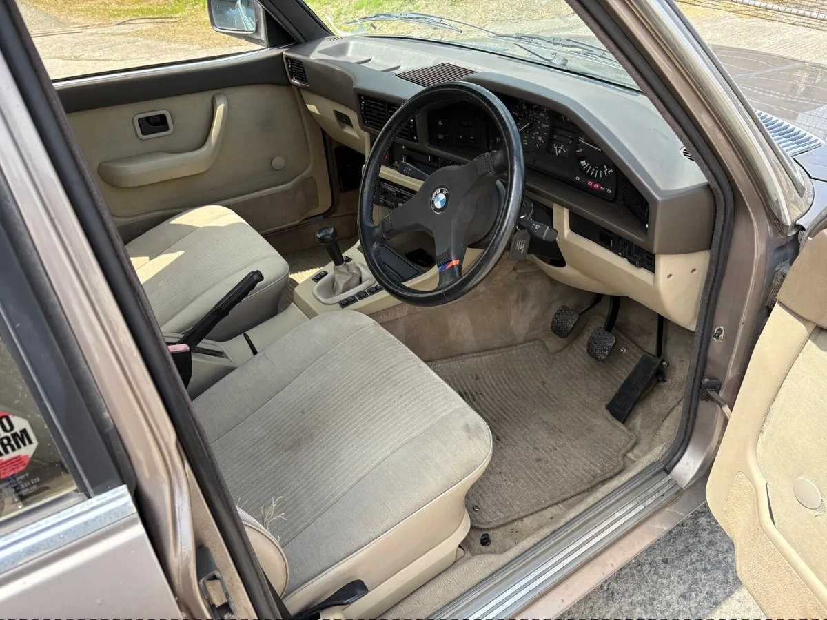 BMW e28 525i Manual - Image 3